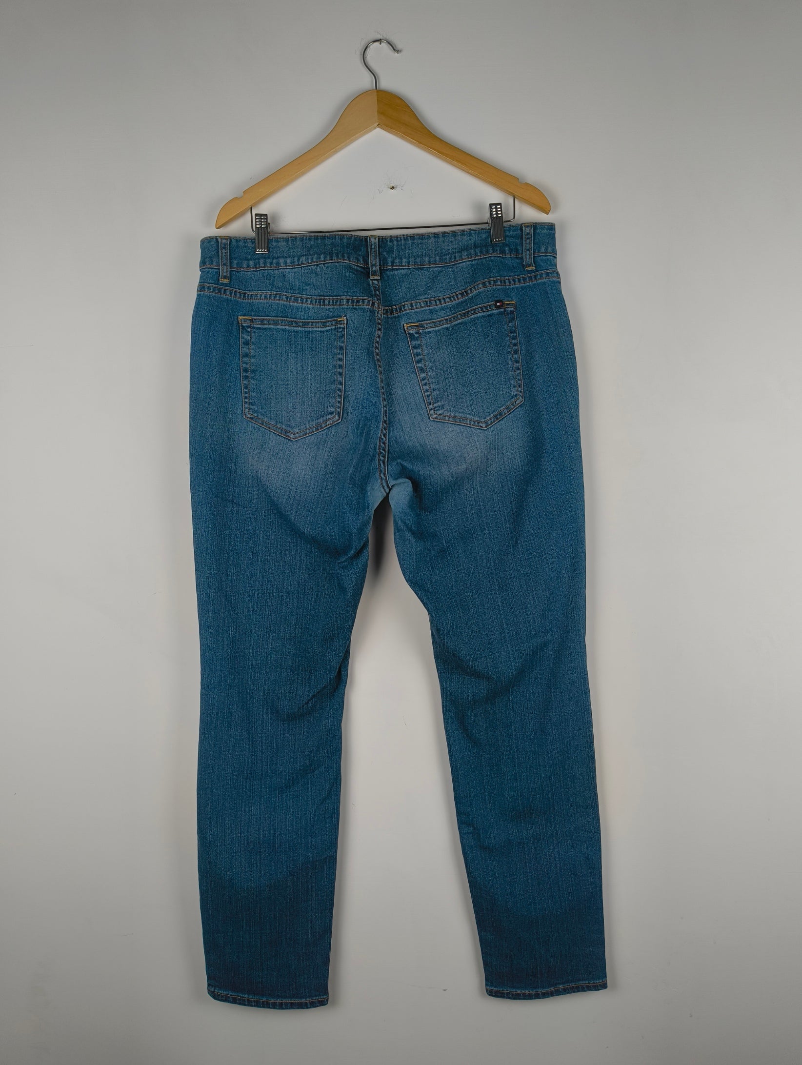 TOMMY HILFIGER JEANS